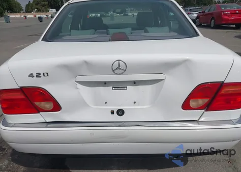 1997 Mercedes-Benz E 420 из США, поврежденный, VIN WDBJF72F4VA207066